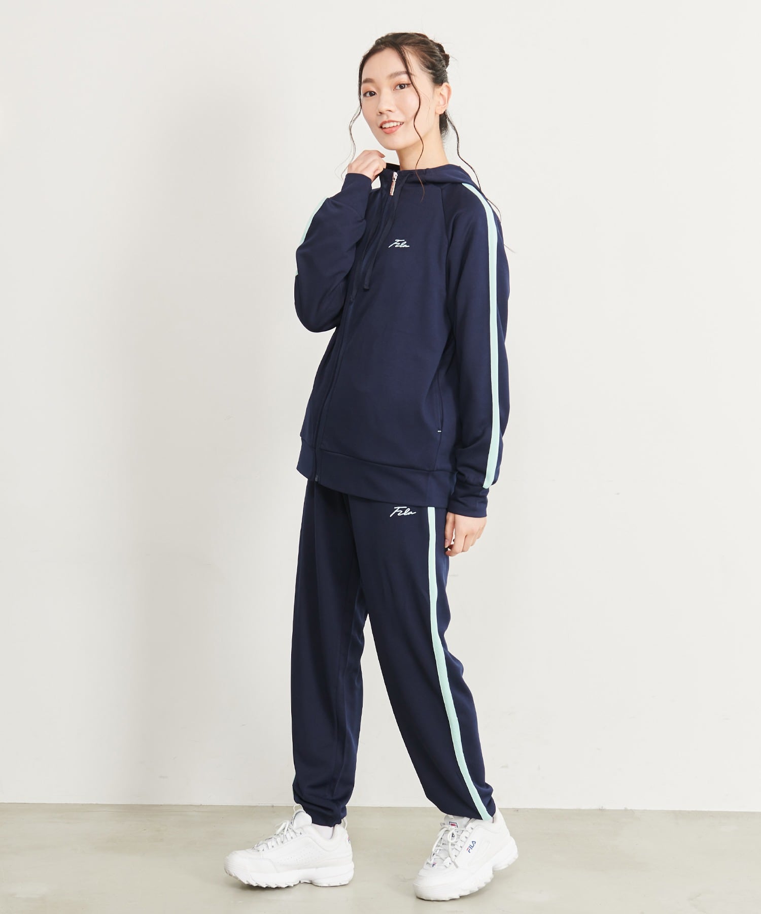 ユニセックス向けのブランドをメインにした、カジュアルな洋服や服飾