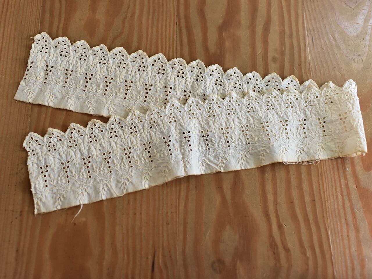 レトロな柄がかわいいアンティークレース(F) *フレンチアンティーク