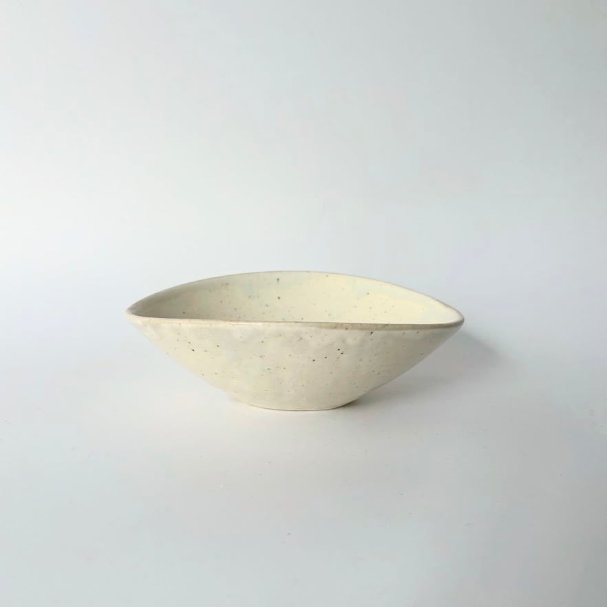 八木橋昇 粉引マット 楕円平鉢5寸 | WOLK