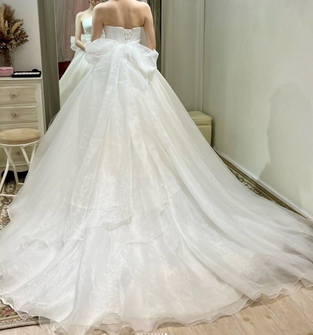 ウェディングドレス ベアトップ オーガンジー ふっくら柔らかなバック  