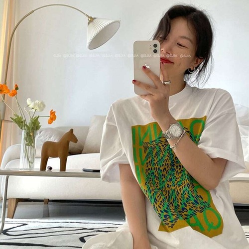シックな夏レトロファッショナブルなヒョウ柄の対照的なルーズでスリムなラウンドネック半袖コットン Tシャツ