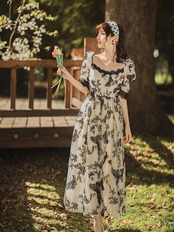 【0047】Black Butterfly Lace Short Sleeve Dress