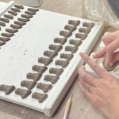 赤い首輪の柴 ピンバッチ