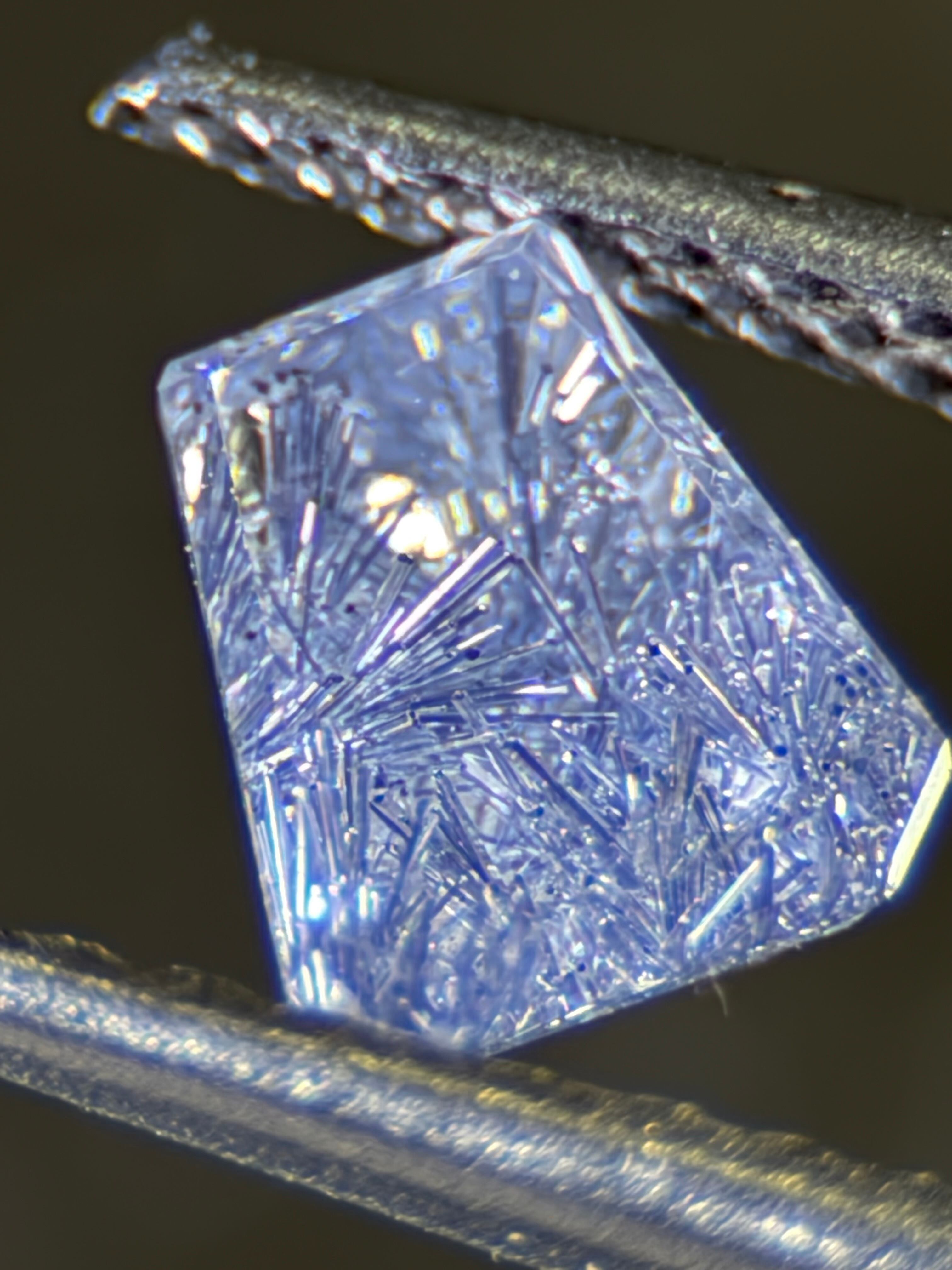 デュモルチエライトinクオーツ 1.15ct 台形？ | パライバトルマリン by