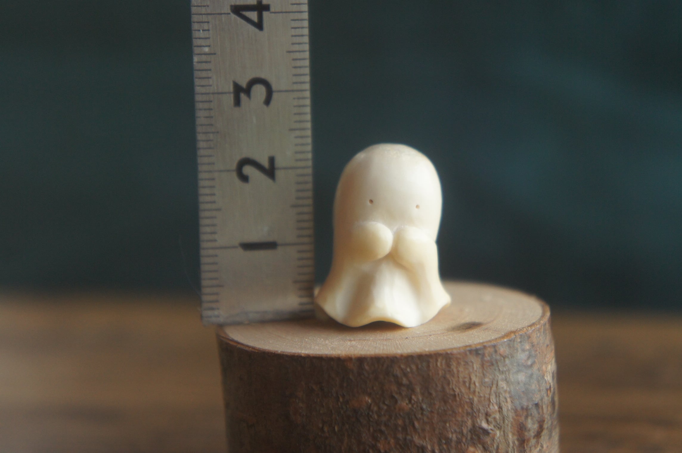 鹿角彫刻「兎角亀毛」お祈りおばけ【4】 | deer bone 