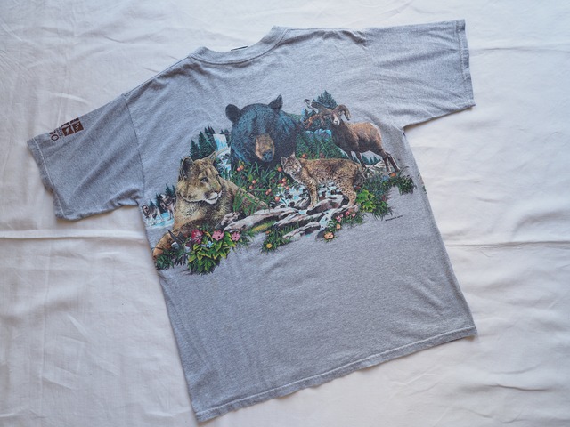1996's USA A zoo T-shirt with lots of animals printed on it.