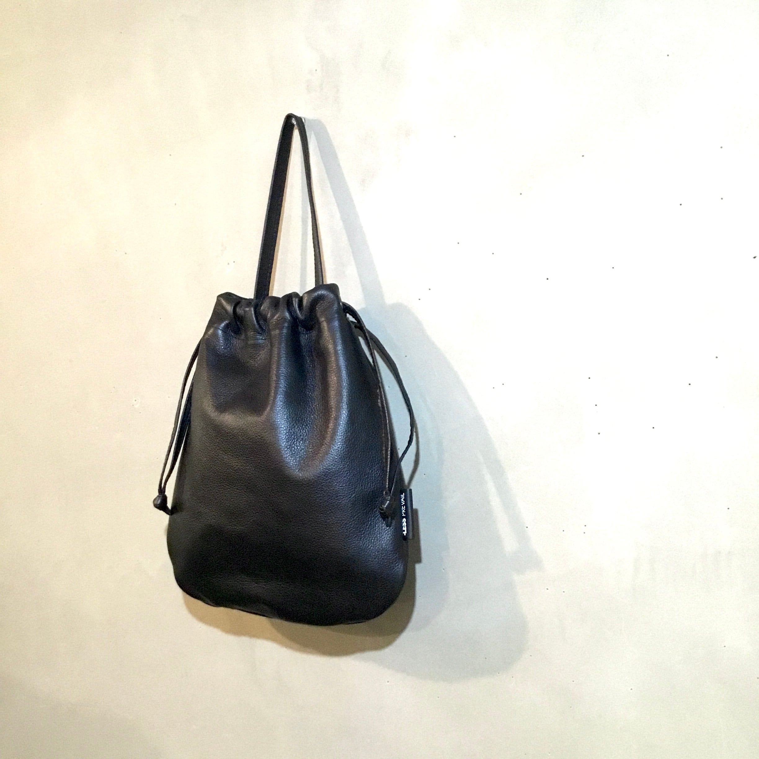 ちょい持ち巾着手提げ／国産牛革／レスデザイン | -LESS (レス) 革鞄
