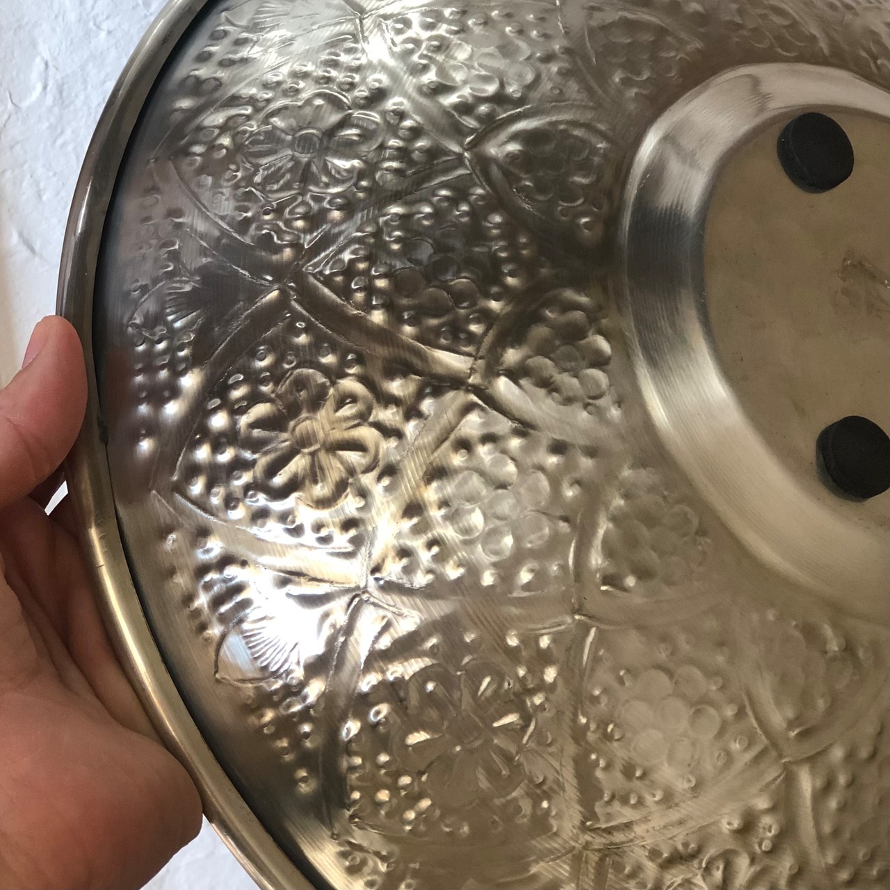 インド 手彫りのアルミボウルM 直径:約29.5cm | エンボス