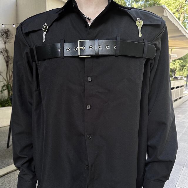予約販売】シャツ 長袖 無地 レザーベルト 黒 ブラック 個性的