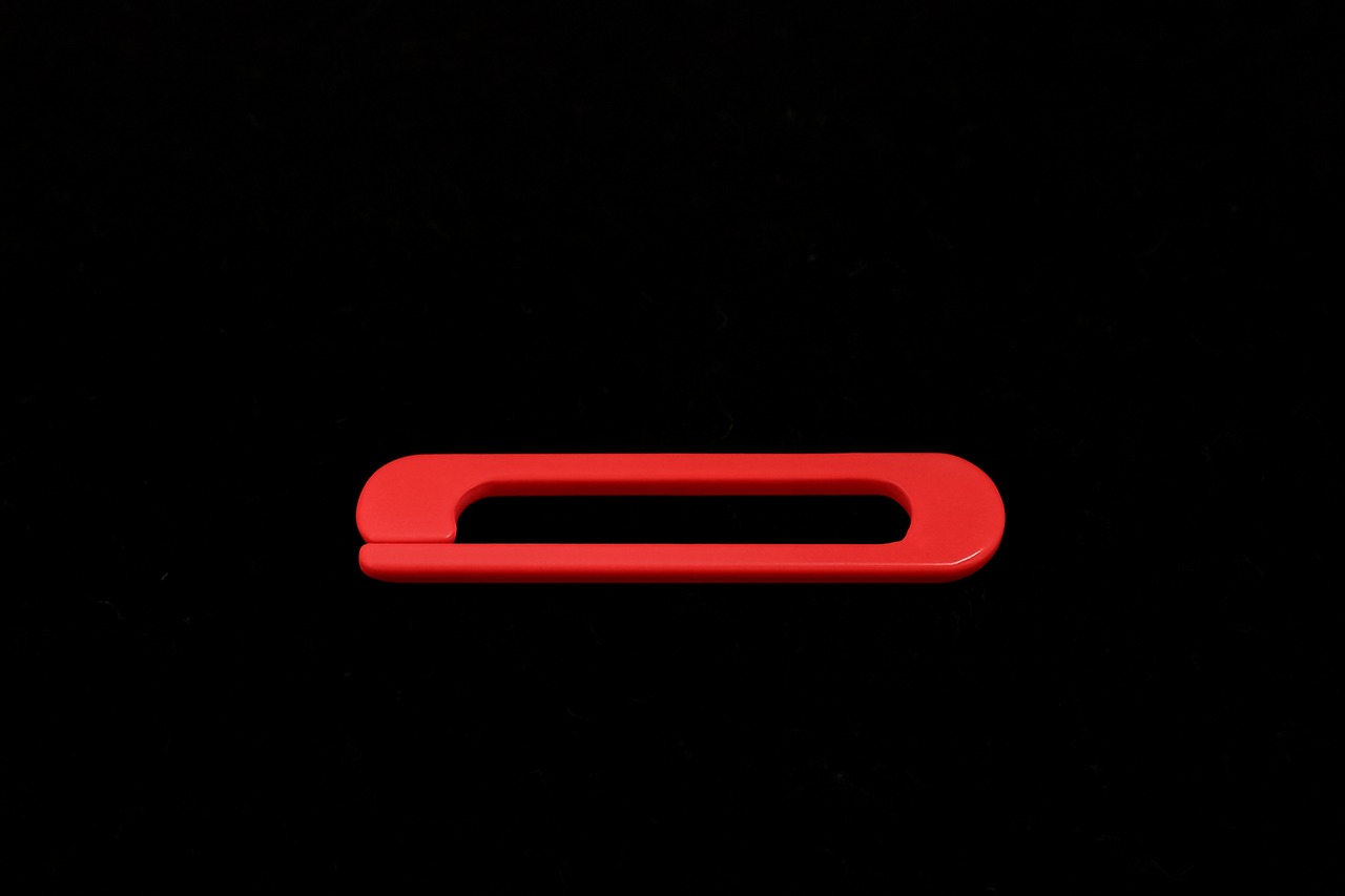 爪ばさみ（赤）／koto-am_cube1409