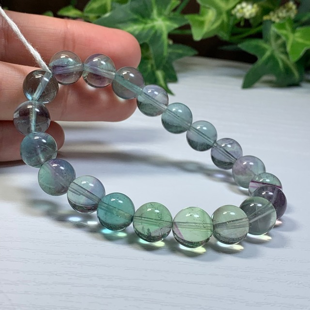 6.うる艶フローライト・ブレスレット