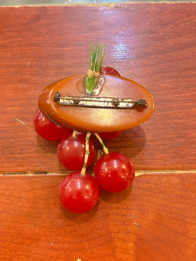 【ご購入のお客様専用】 vintage cherry bakelite brooch/50's60's dot print blouse
