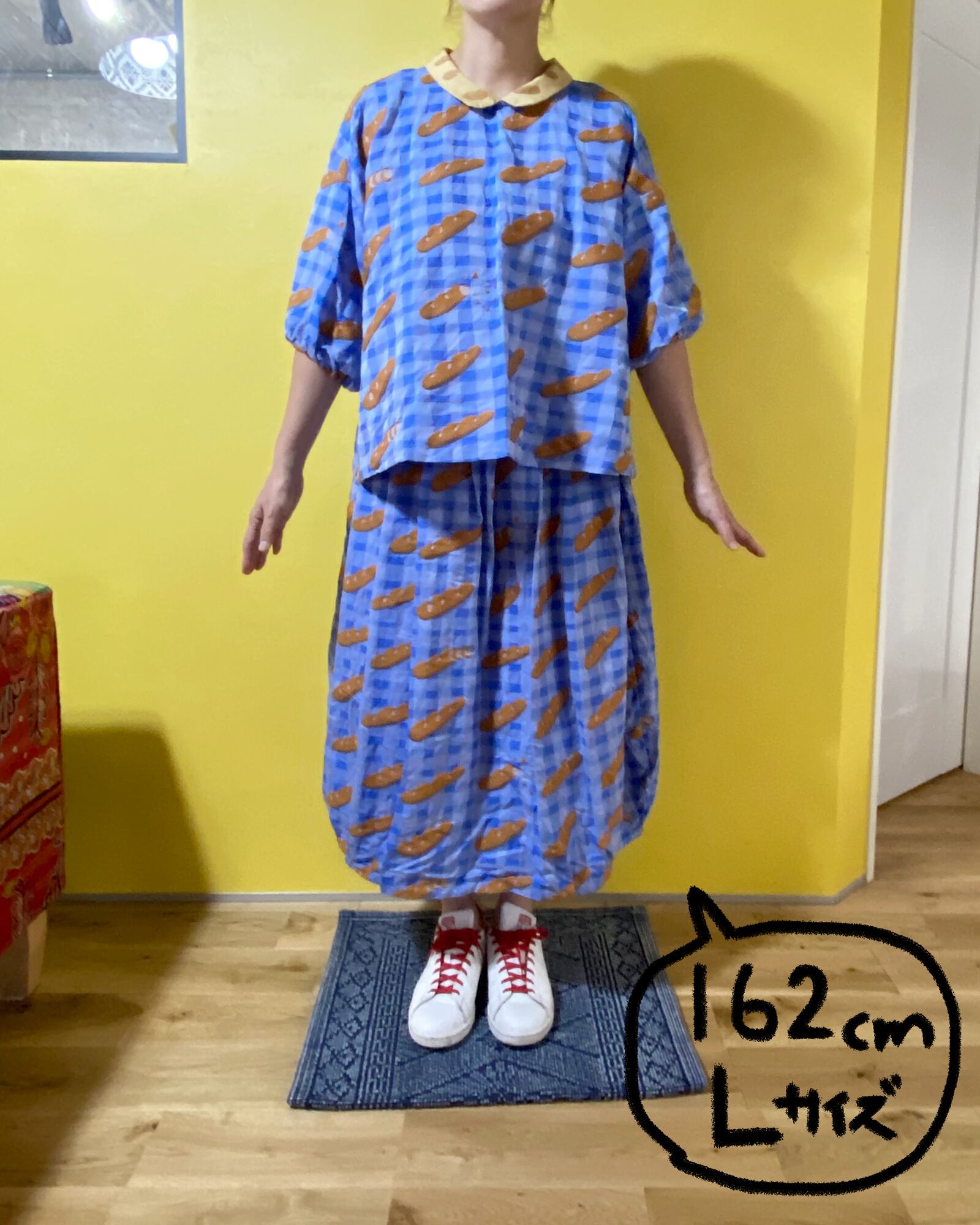 フランスパンのスカート&ブラウス 青