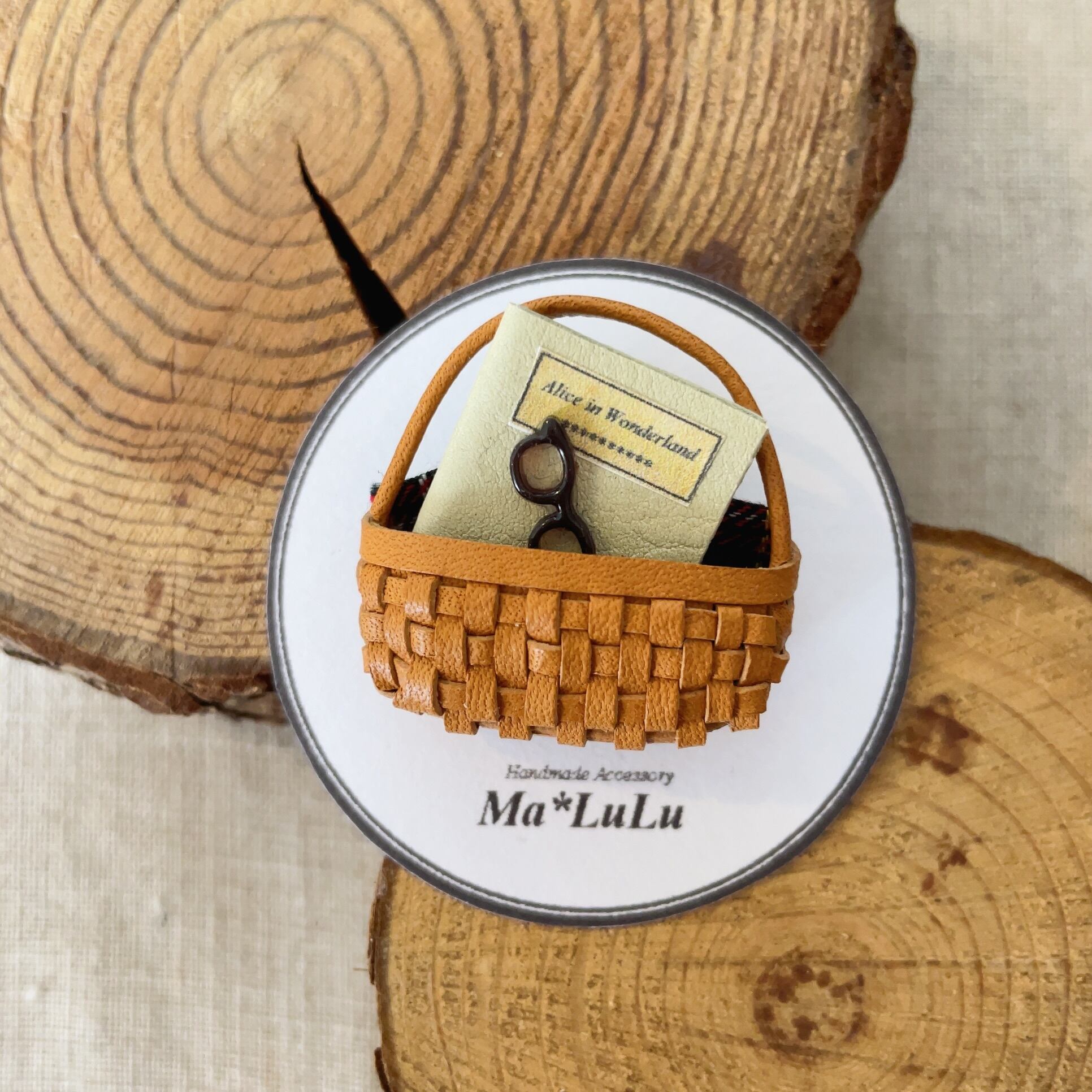 Ma*LuLu/小さなかごのブローチ/book&めがね