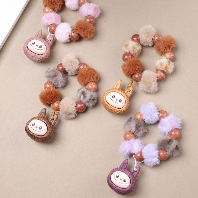 可愛い ハンドメイド♡Labubu チャーム 4色展開 スマホにもバッグにも鍵にも♪ 可愛すぎる 手作りアクセサリー
