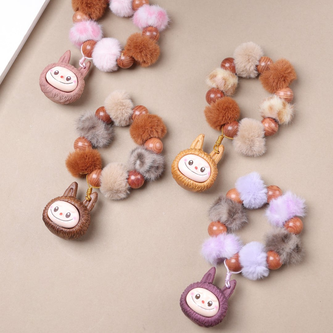 可愛い ハンドメイド♡Labubu チャーム 4色展開 スマホにもバッグにも鍵にも♪ 可愛すぎる 手作りアクセサリー