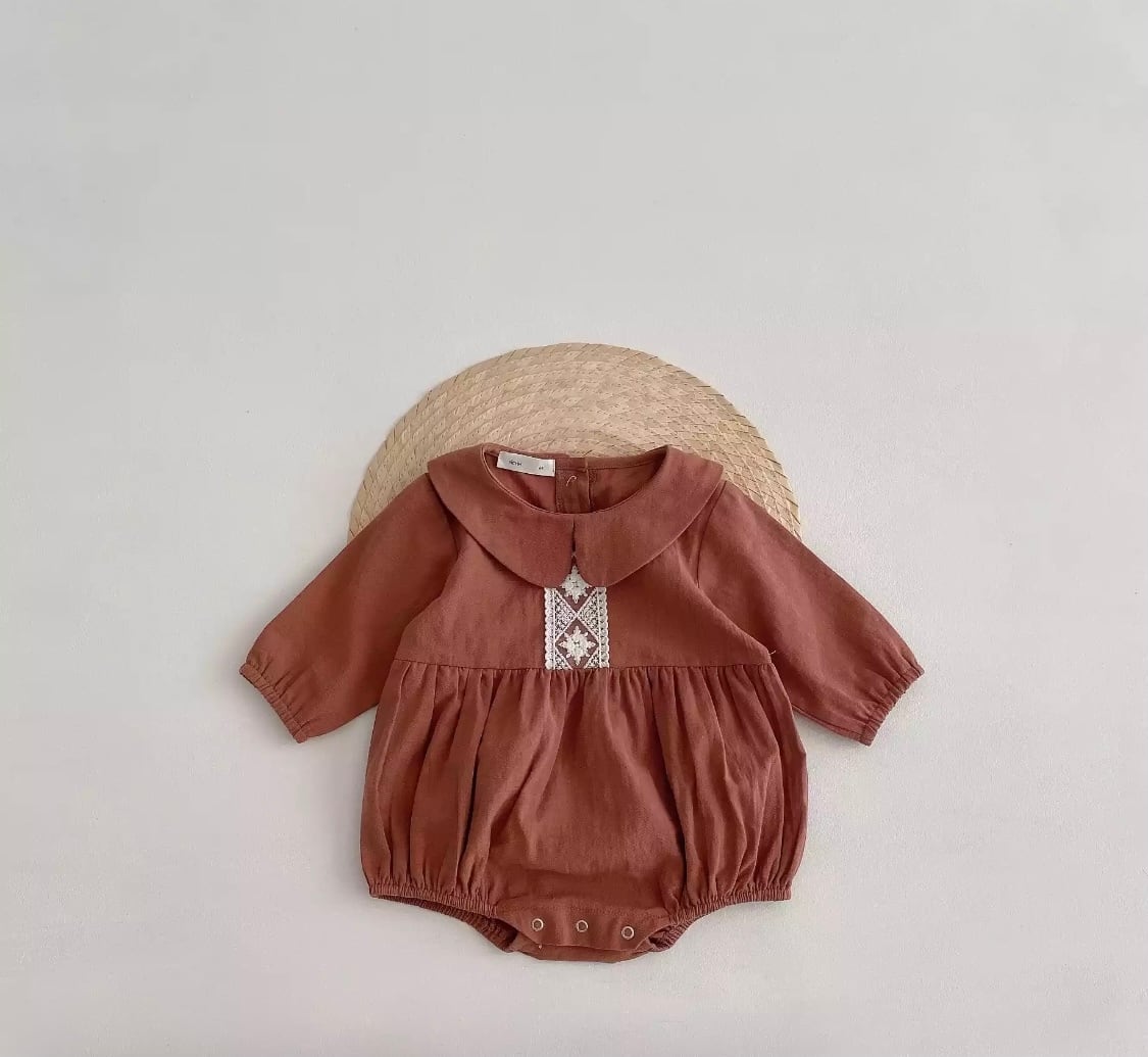 ナチュラル刺繍ロンパース》》》》》》》インテリア 海外子供服 ロンパース ガール 女の子 プチプラ インポート ナチュラル ワントーン