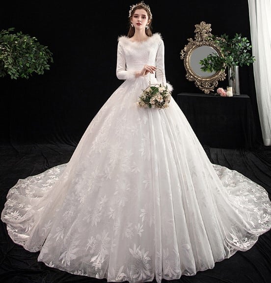 高品質！ ウエディングドレス フェザー 繊細レース 華やかなトレーン