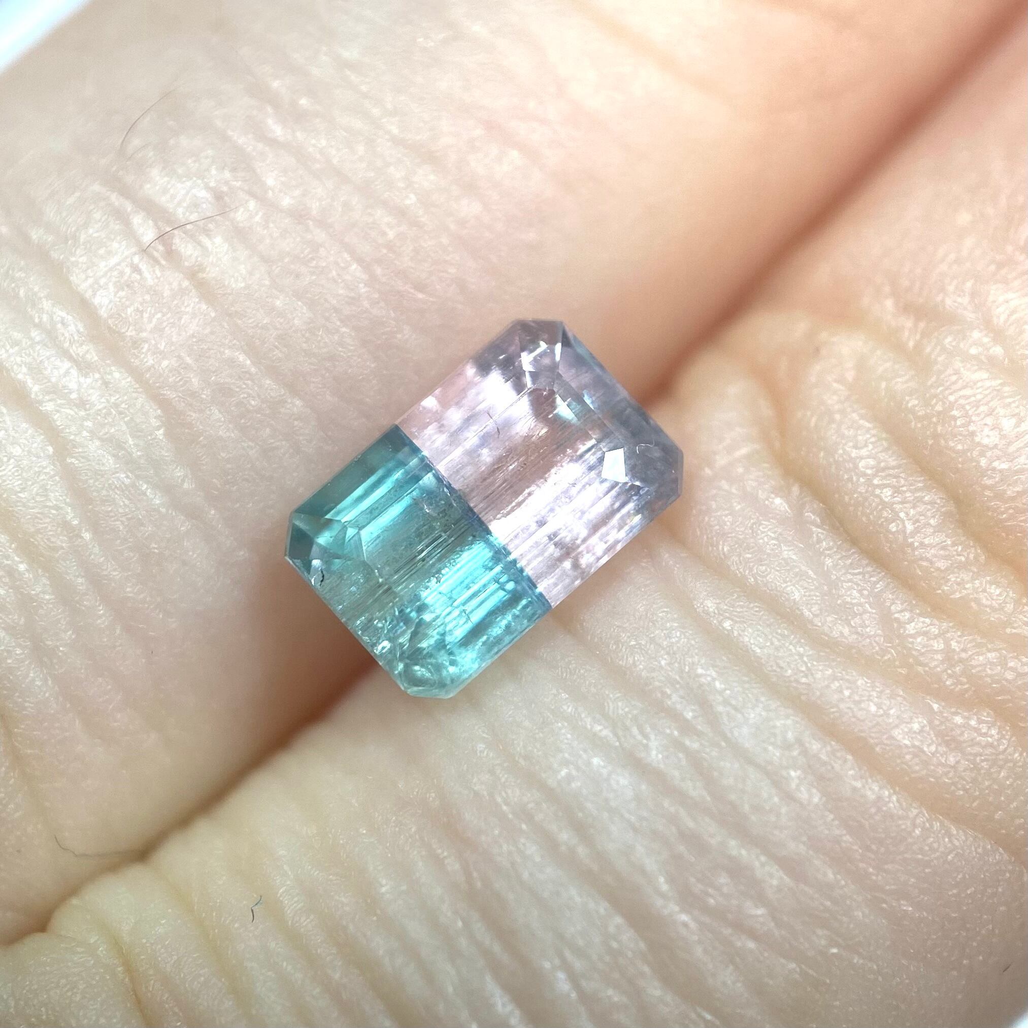 レインボーの見えるキラキラバイカラートルマリン