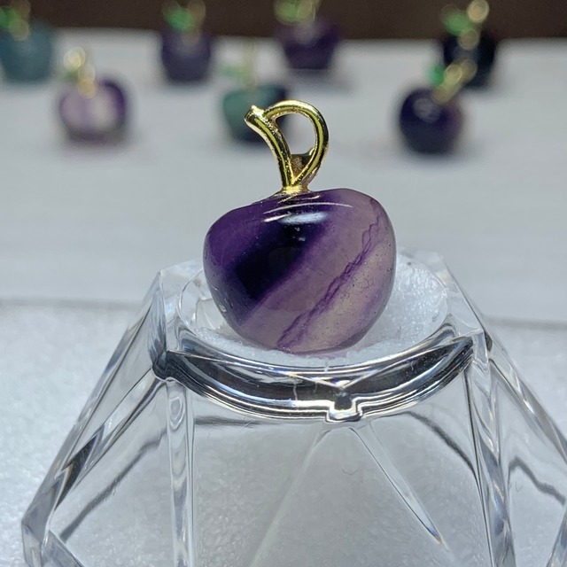 31.フローライトりんご・ペンダントトップ