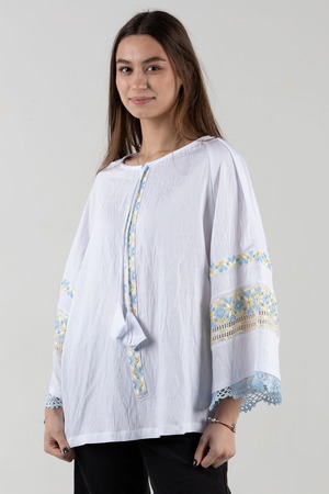 ウクライナ刺繍ヴィシヴァンカ　シルク糸　手刺繍　レディース・フリーサイズ