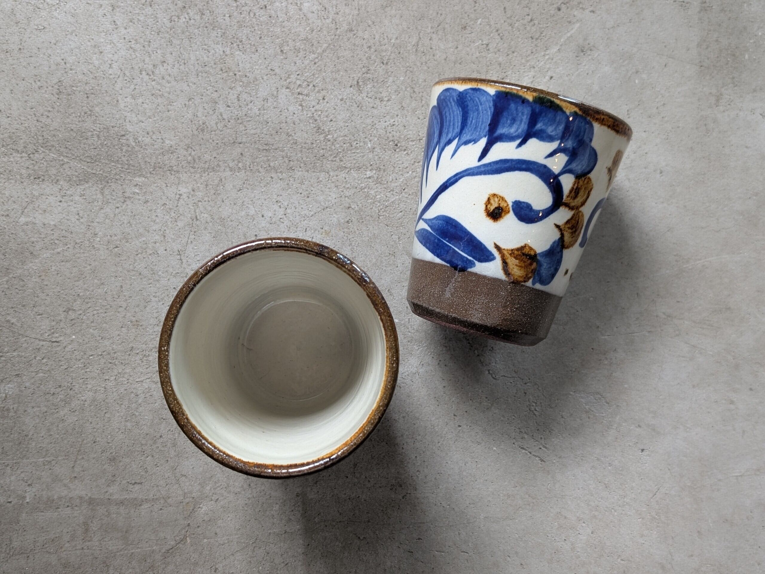 やちむん　皿　コーヒーカップ　フリーカップ　９点セット　瀬底島 やちむん フリーカップ（染付唐草・コバルト） | やちむん工房 與那嶺