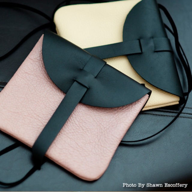 Gift Shop Brooklyn(ギフト ショップ ブルックリン）Mini Leather Satchel【Dusty Pink or Butter Yellow】（フラップ付クロスボディ）