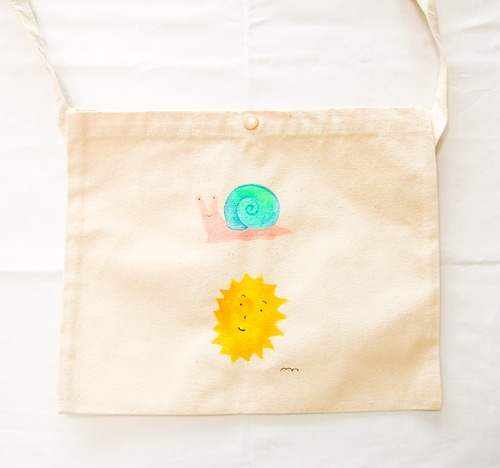 ［太陽とマイペース］サコッシュ　ボタン付き