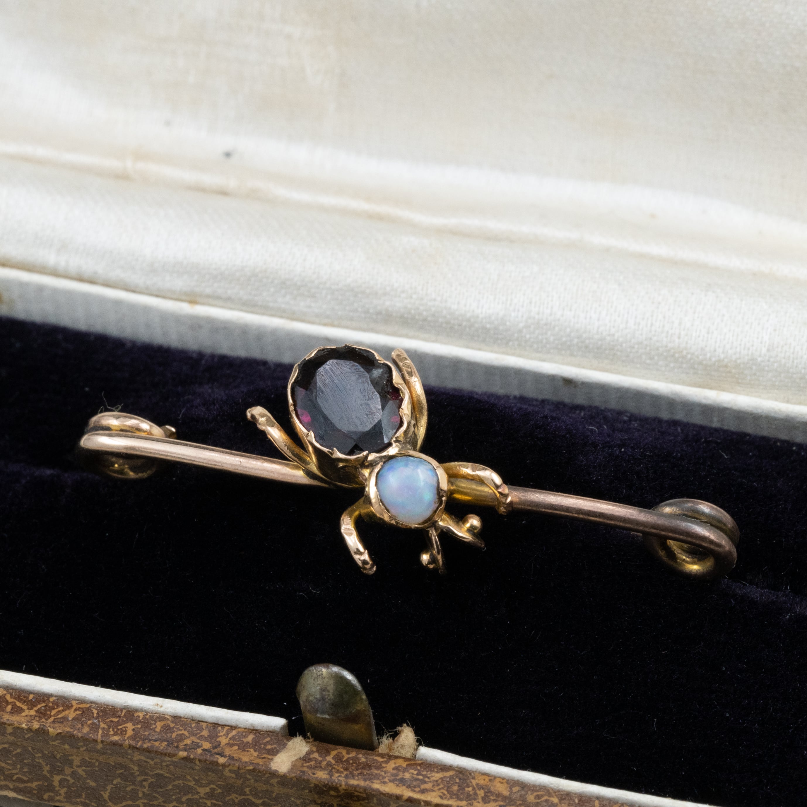 お値下げDynasty ヴィンテージ ガーネット シルバーブローチ 楕円形リング