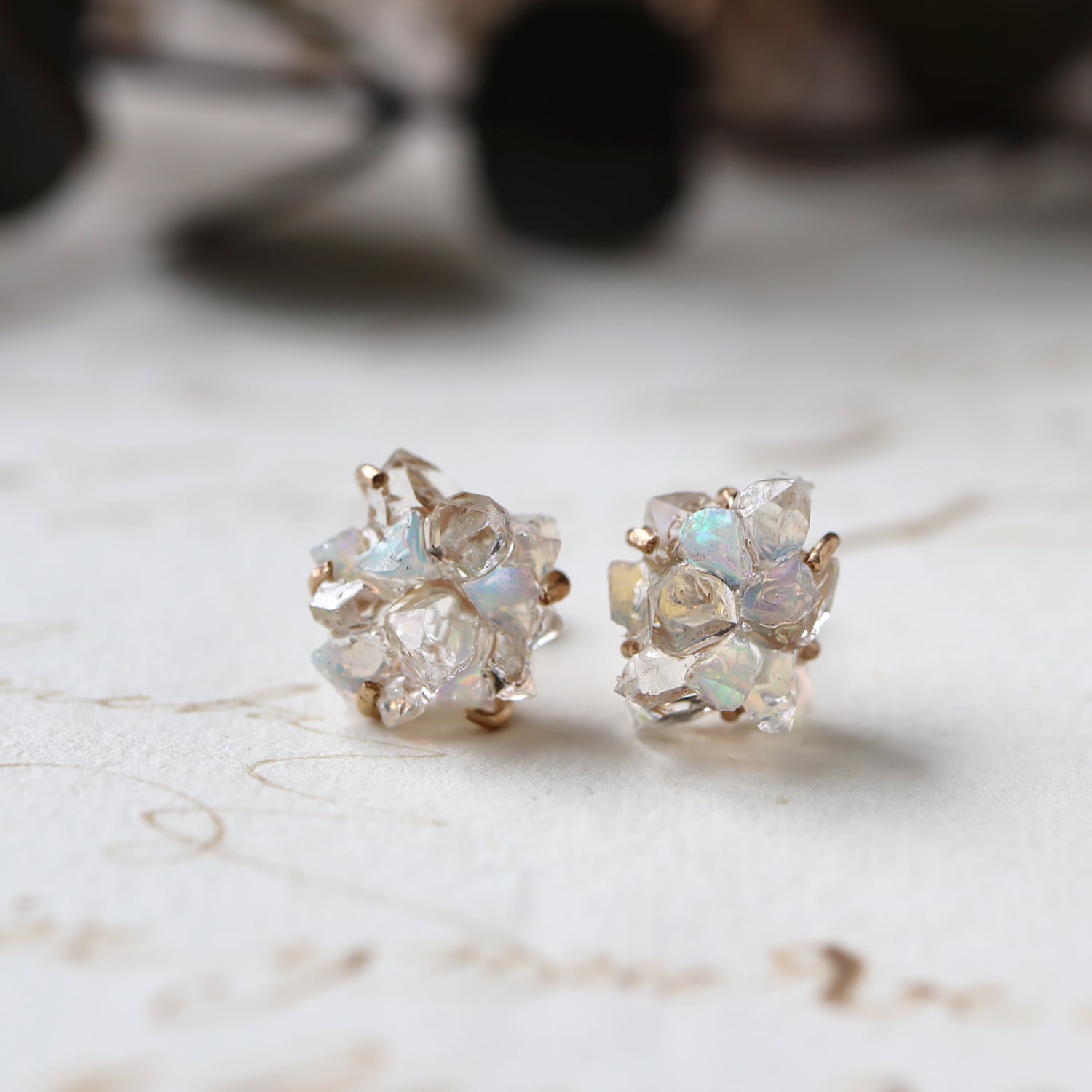 オパールとダイヤモンドクォーツのピアス | witch/花石:鉱物植物