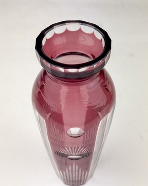 ヴィンテージ雑貨 紫被せカットガラス 花瓶（木箱付き）