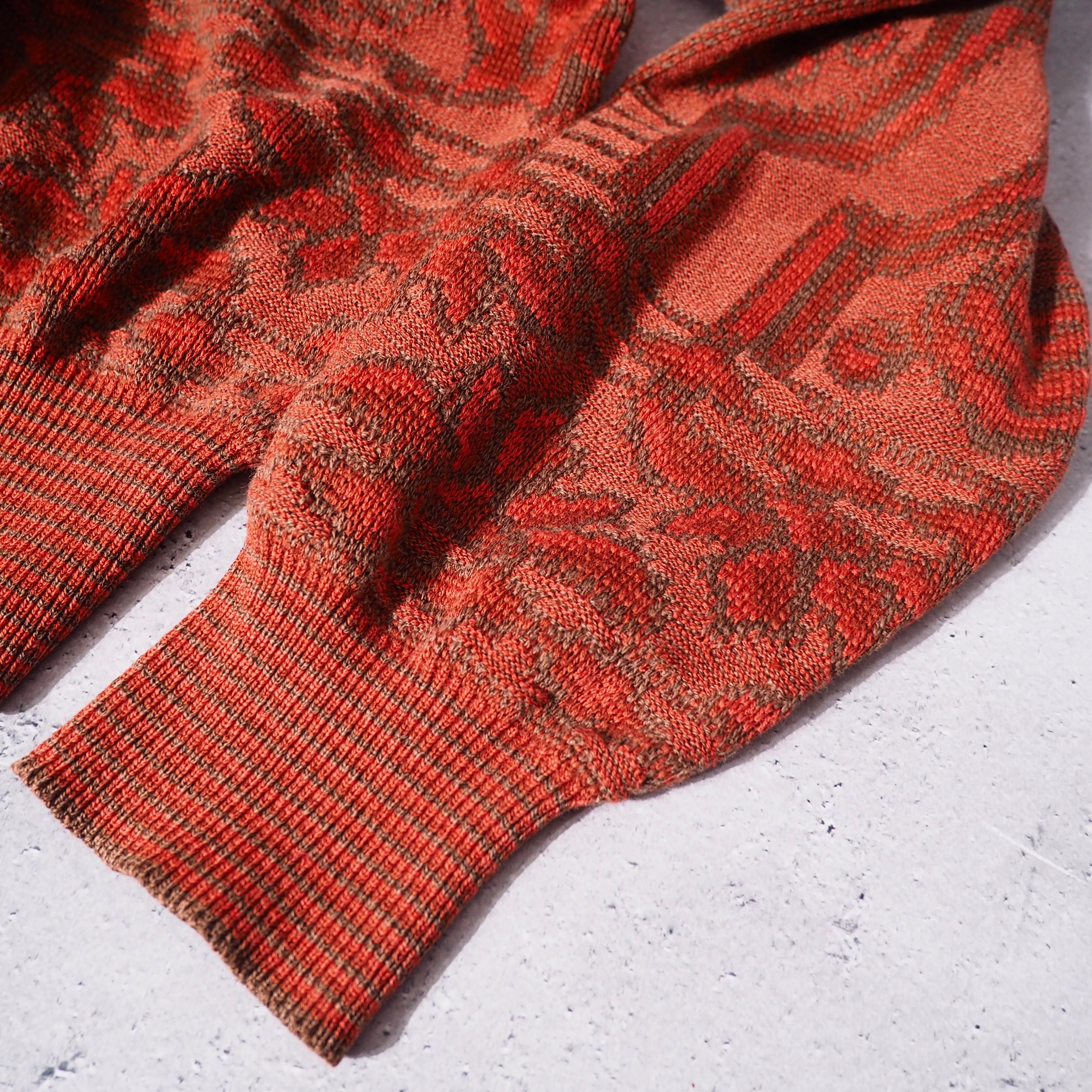 1980s Beautiful geometric patterns Embbossed vintage knit Polo