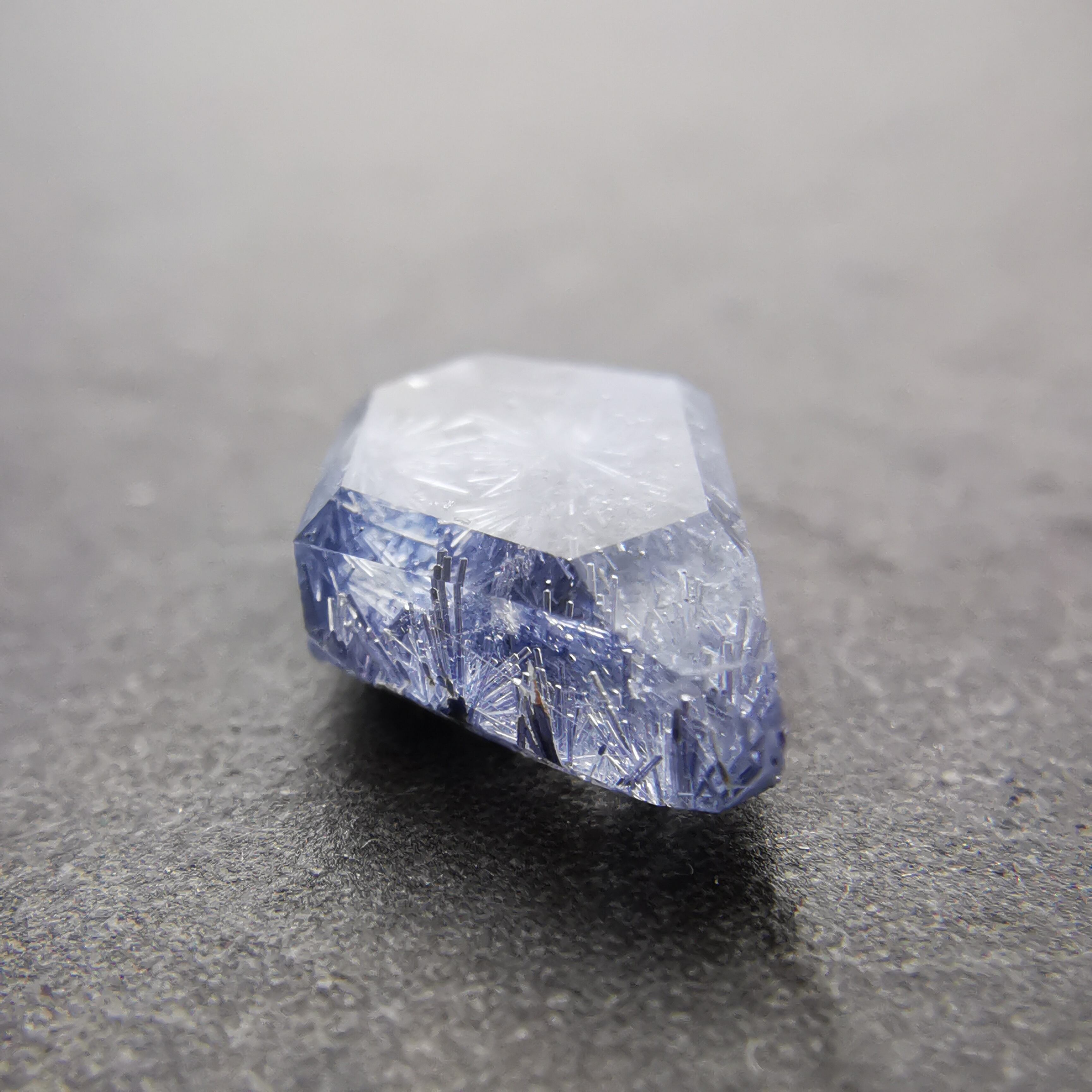 デュモルチェライトインクォーツ4.7ct デュモルチェライトインクォーツ 