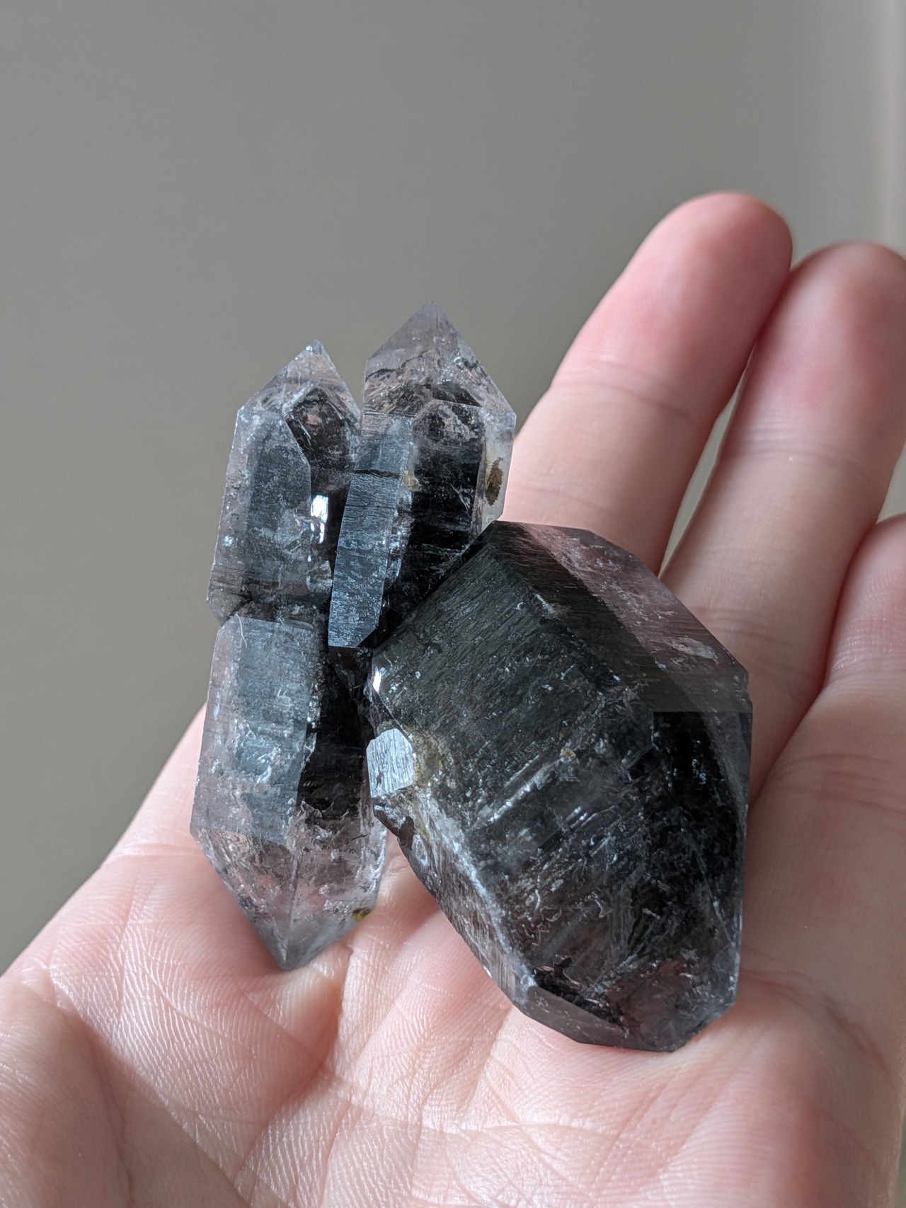 クラファイト入り・エレスチャルクォーツ ⭓ 両剣水晶 ⭔ 中国・雲貴高原産 【黒侍】