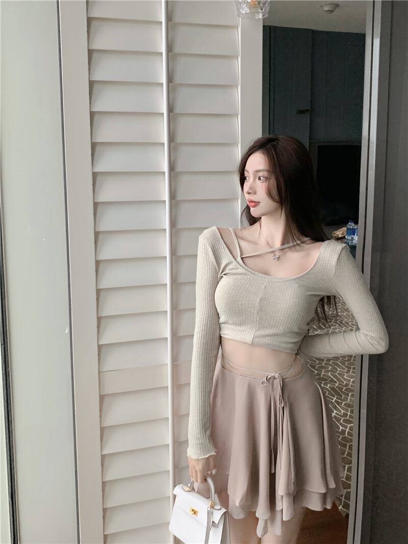 薄手ニットセーター Tシャツ シャツ オータムショートトップス ロング 秋物 ブラックストロベリース38197109480