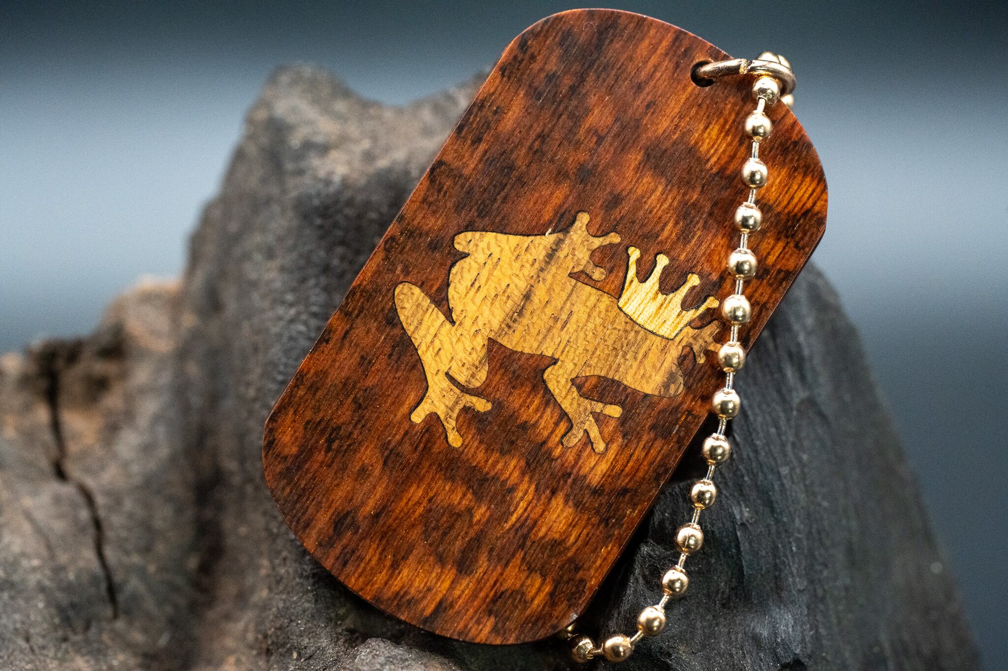 【 木のダイヤモンド 】 スネークウッド ドッグタグ 象嵌 カエルの王様