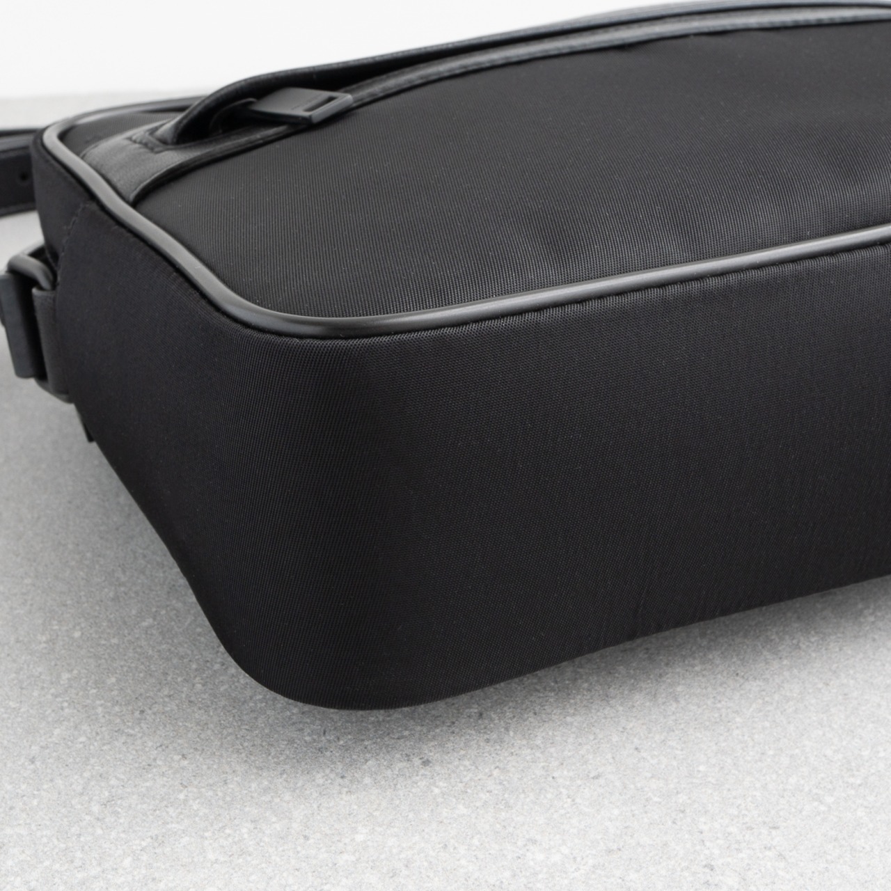 サンローラン キャンプ ナイロン ラムスキン カメラバッグ