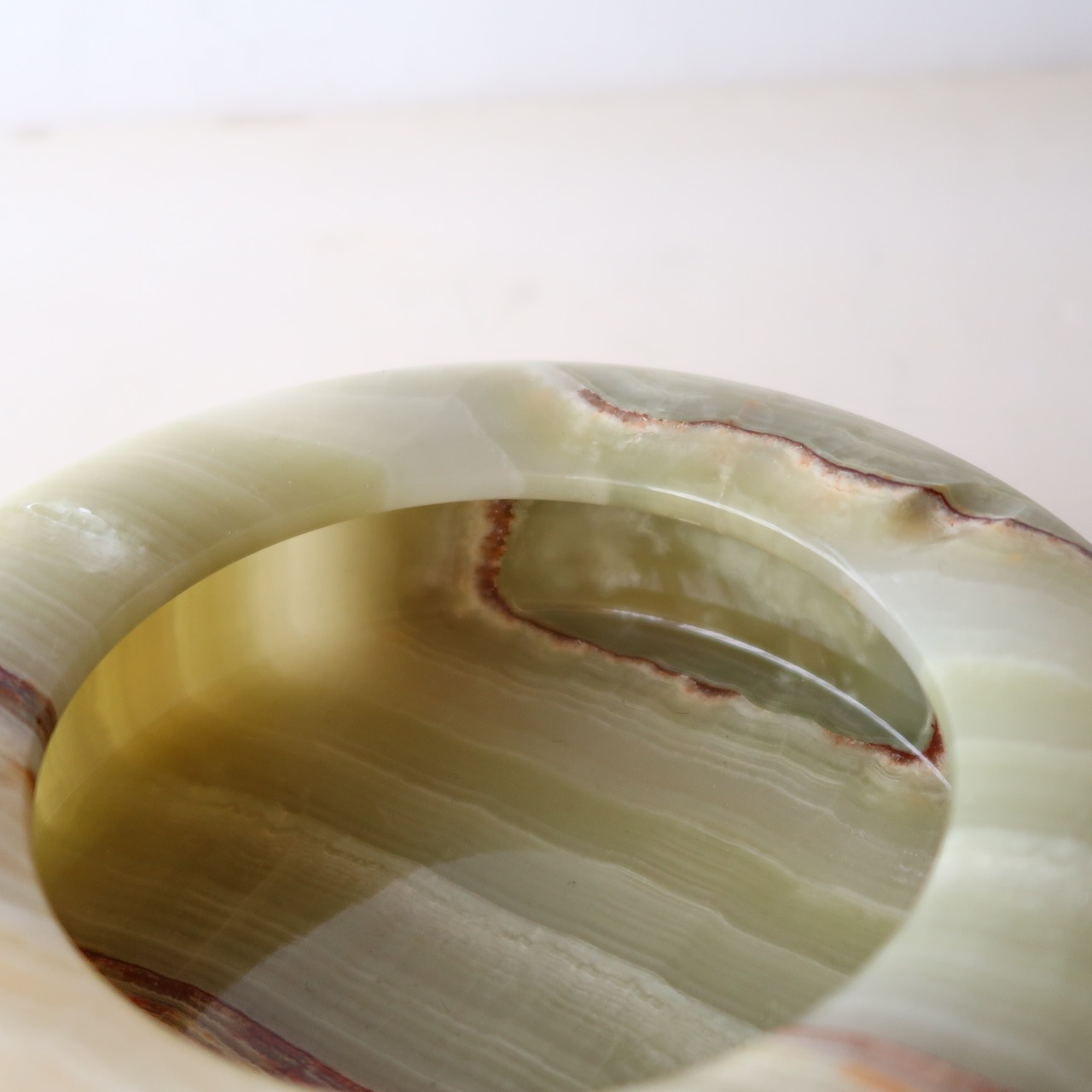 バネのようにアッシュトレイ