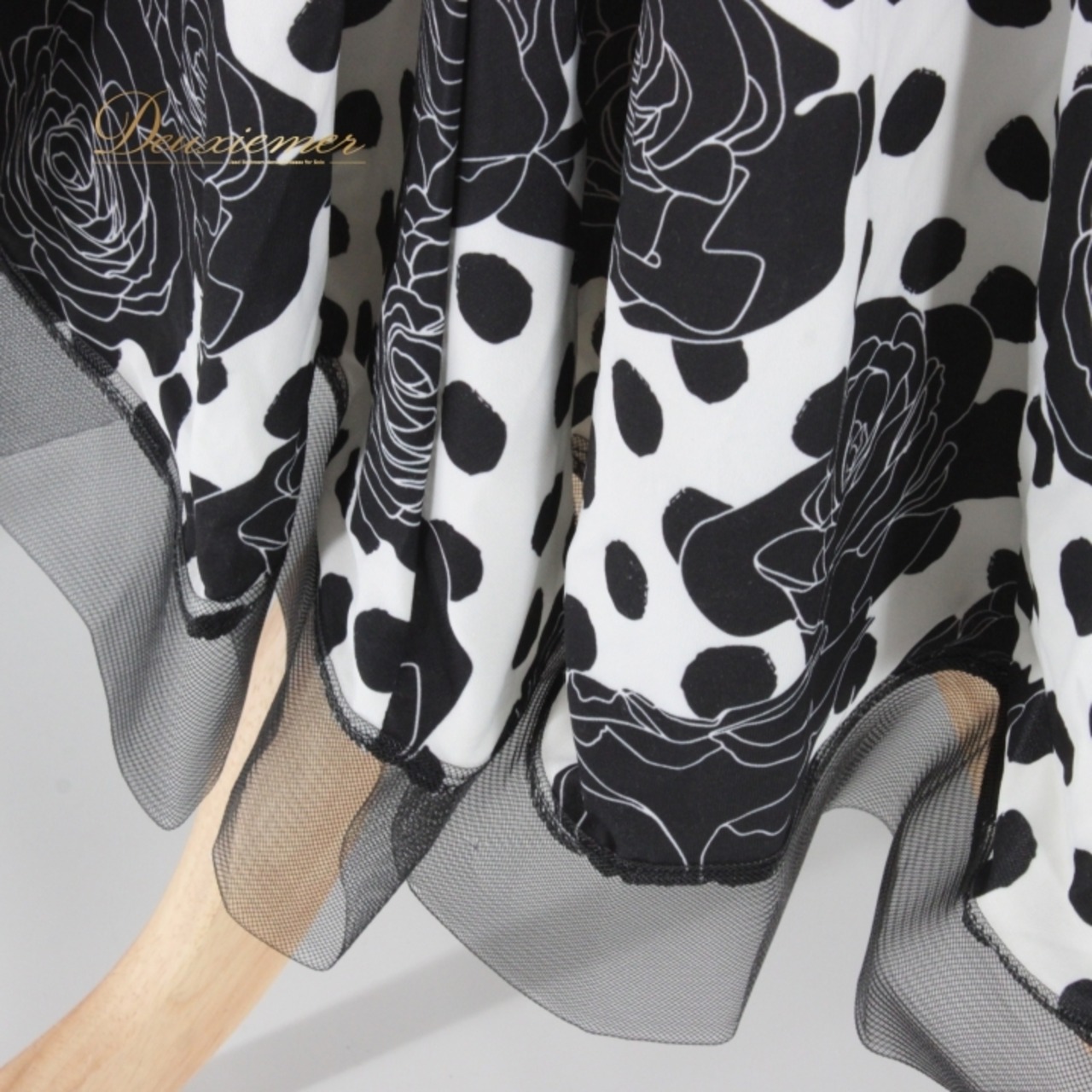 社交ダンス 衣装 スタンダード スカート レッスンウェア 水玉 黒 白 Leirena レイリーナ ホワイト系 ブラック系 花柄 バラ ドット 薔薇 レトロ おしゃれ フレアスカート お揃い かわいい カジュアル ダンス用スカート フォーマル 結婚式 パーティー お茶会 伸縮性 レディース 体型カバー シンプル ブラックドット ホワイトドット ミディ丈 薔薇柄 服飾 衣装用スカート