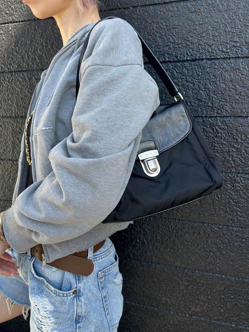 PRADA プラダ ショルダーバッグ ブラック プッシュロック レザー ワンショルダー vintage ヴィンテージ オールド vyves6