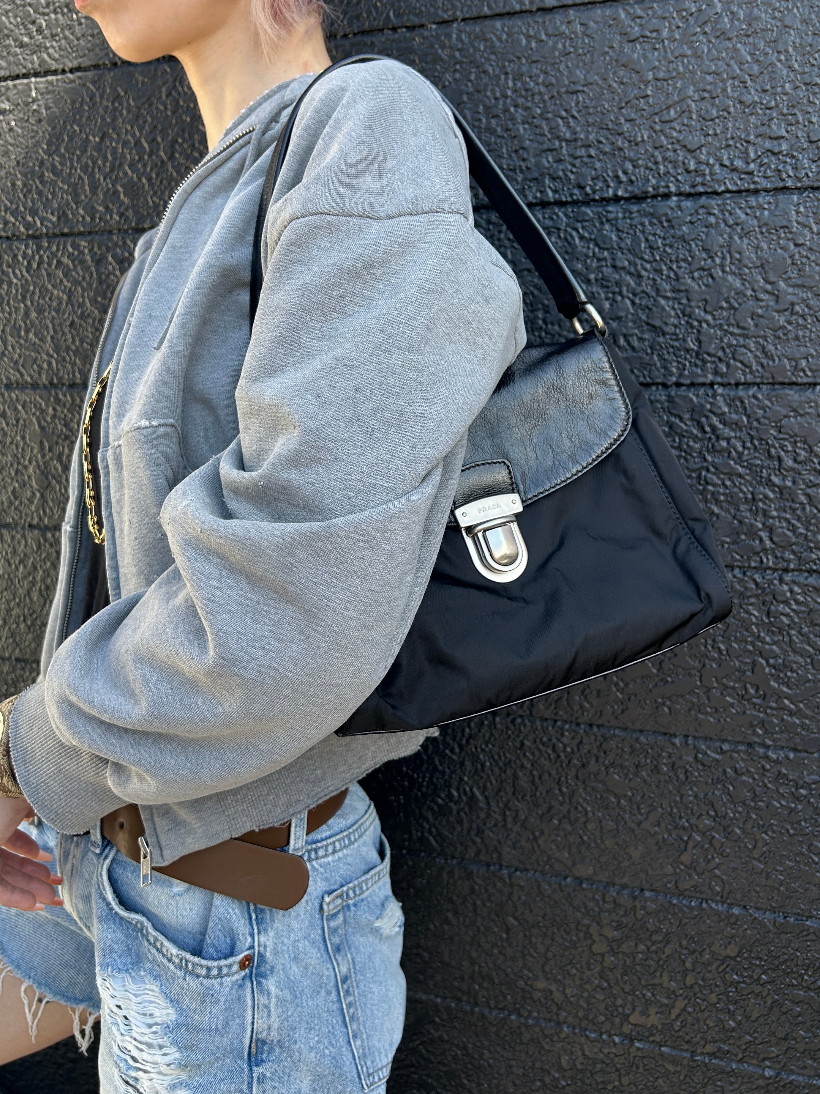 PRADA プラダ ショルダーバッグ ブラック プッシュロック レザー ワンショルダー vintage ヴィンテージ オールド vyves6