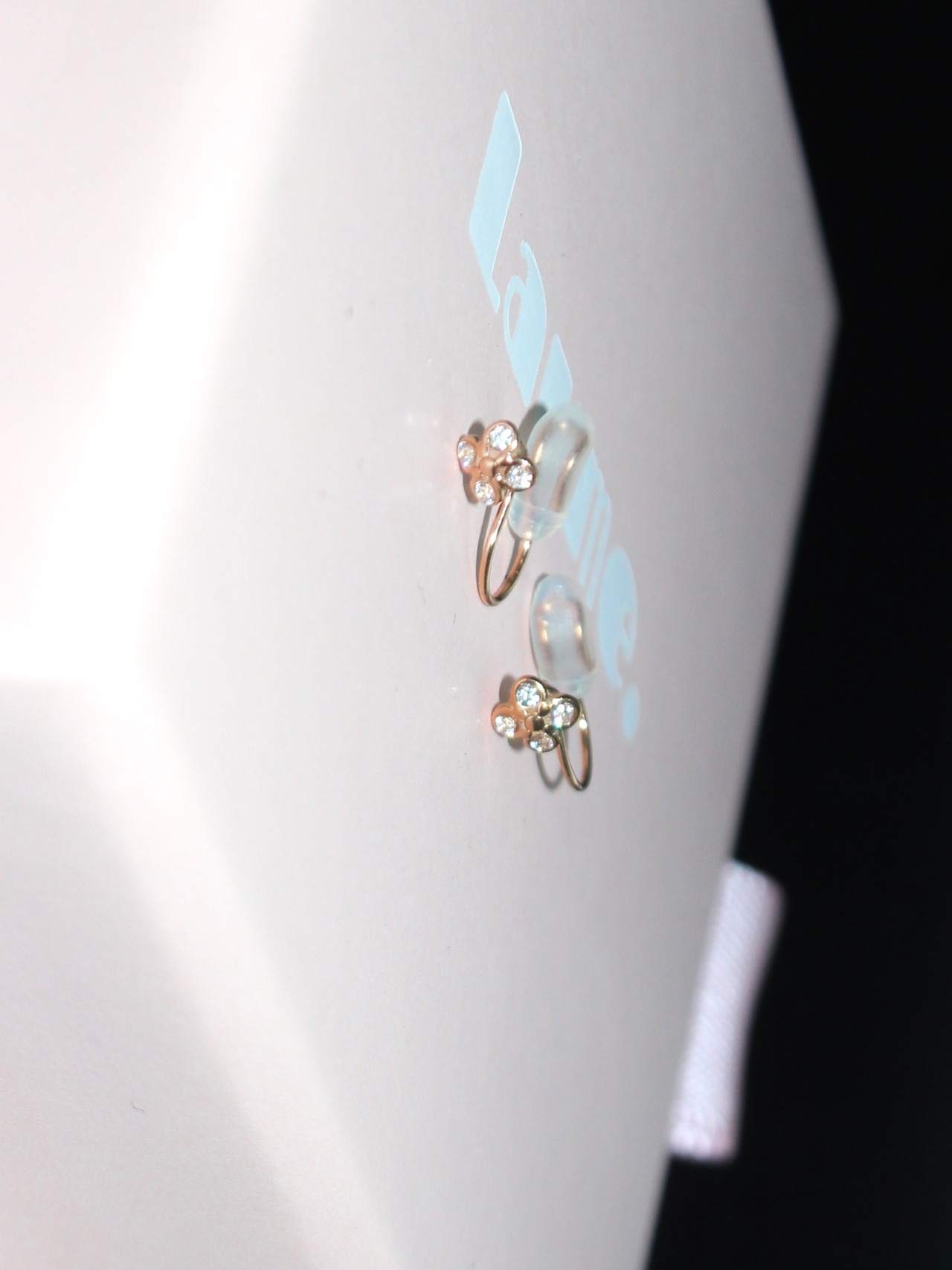 Tiny flower earring