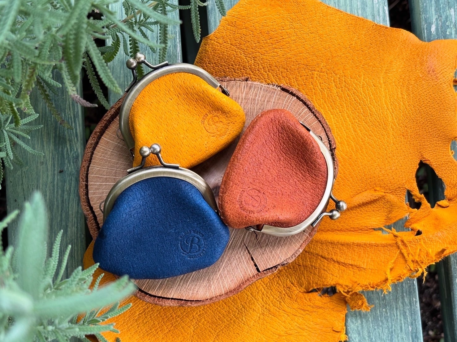 糸島イノシシの 革小物】小さな がまぐち | 革細工とニュージーランド