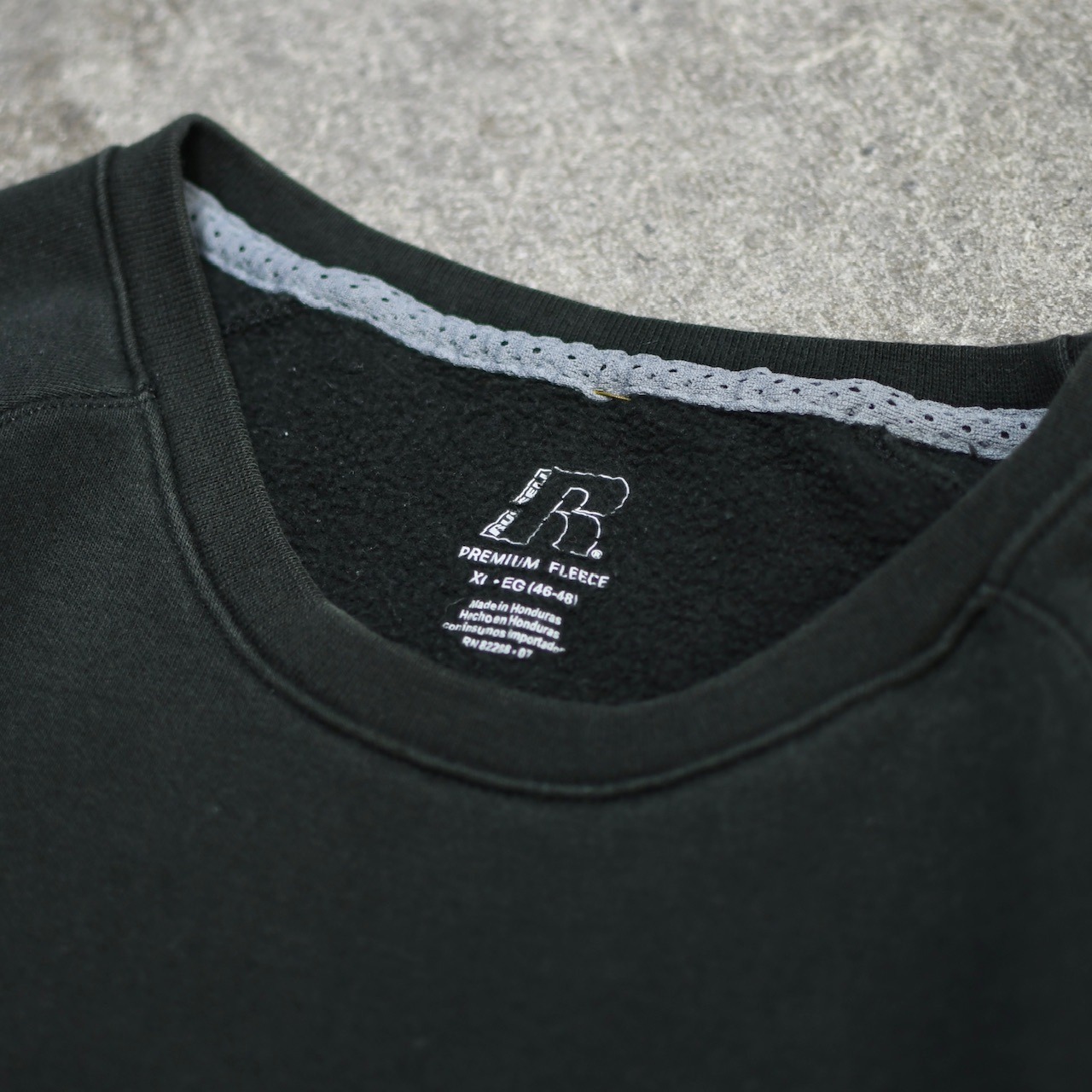 RUSSELL kangaroo pocket sweat