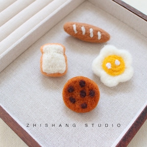ハンドメイド風 羊毛フェルト ブローチ ピン バゲット クッキー 目玉焼き 徽章 4点 セット ギフト かわいい 雑貨 パン スイーツ 商品画像10