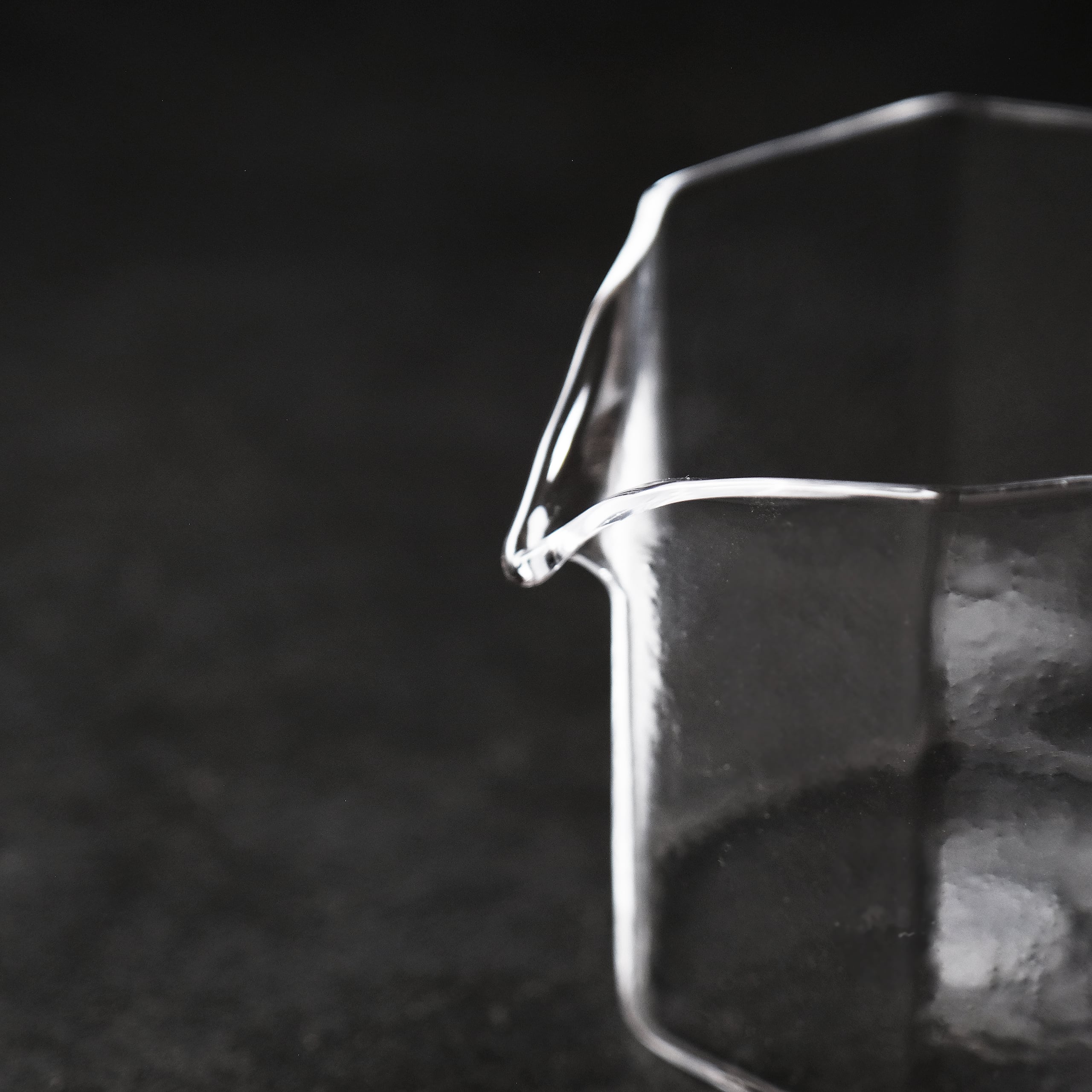 谷口嘉 Yoshimi Taniguchi 七角茶海 TCC-01 | les trois entrepôts