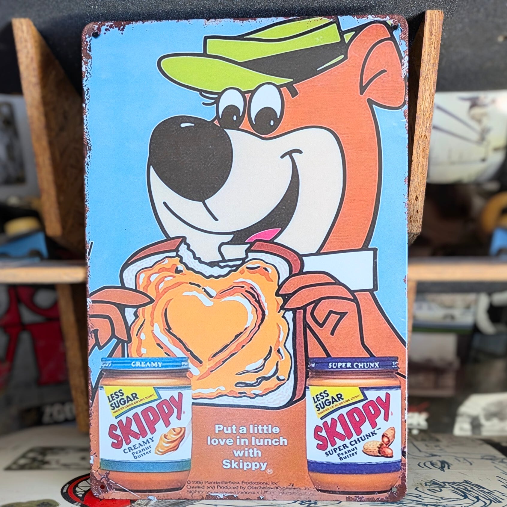 送料無料!ちょうどいいブリキ看板 【 SKIPPY ( スキッピー ) 】『 ヨギ・ベア 』ハンナ・バーベラ / クマゴロー METAL SIGN / メタルサイン / ブリキ看板 / サインボード / ビンテージ加工〚アメリカン雑貨 アメトイ〛