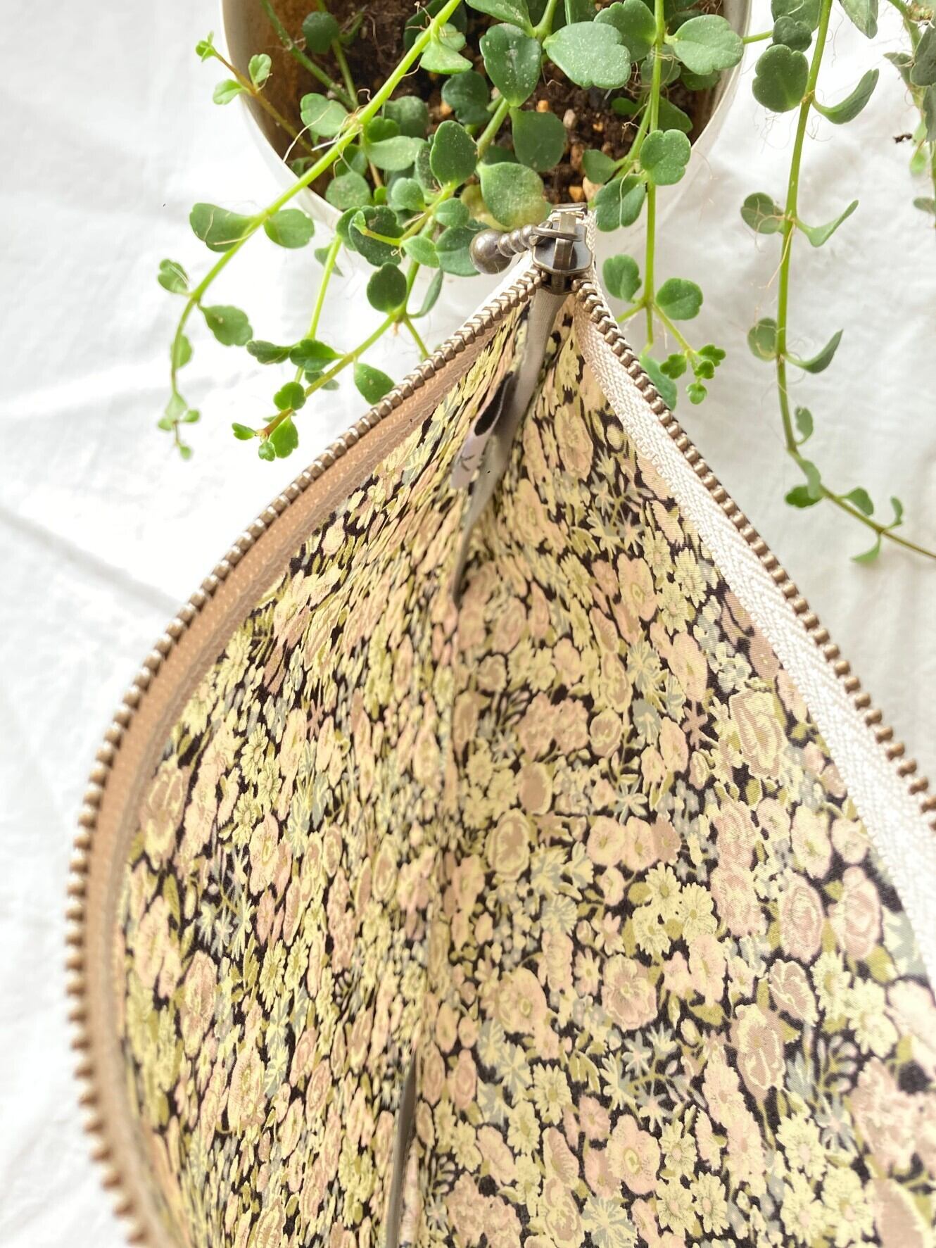 【新商品】LIBERTYリバティ ビニールコーティングポーチ 化粧ポーチ 小物入れ