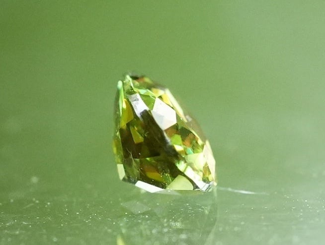0.57 ct ☆Sphene スフェーン s1218 | Funky garuda Stone (ファンキー