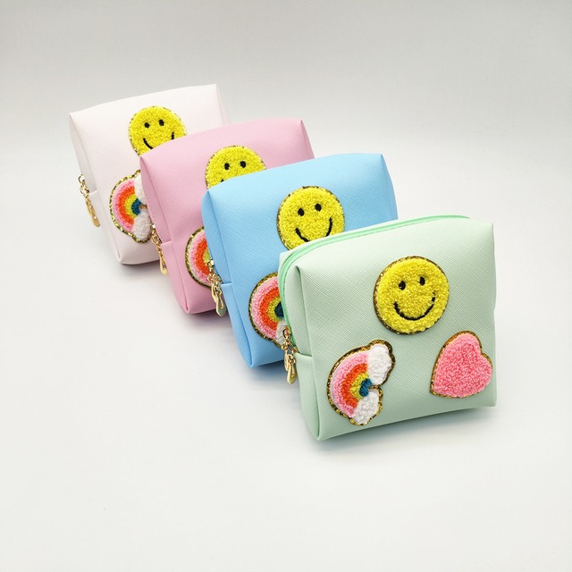 スマイル刺繍サニタリーポーチ 13x13x4cm PU レインボー ハート 小物入れ 化粧ポーチ 防水